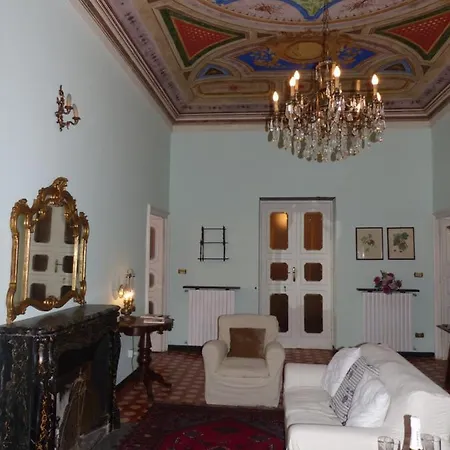 Palazzo Degli Armatori Storico *
