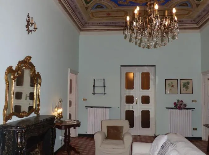 Palazzo Degli Armatori Storico *